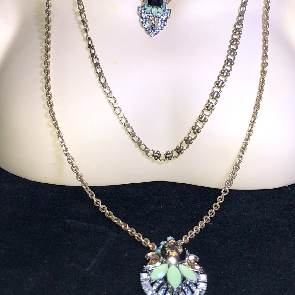 CHLOE + ISABEL Deco Bloom Layered Pendant Necklace - N390